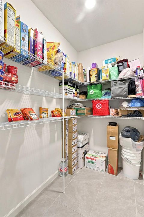 25_25. walk-in pantry