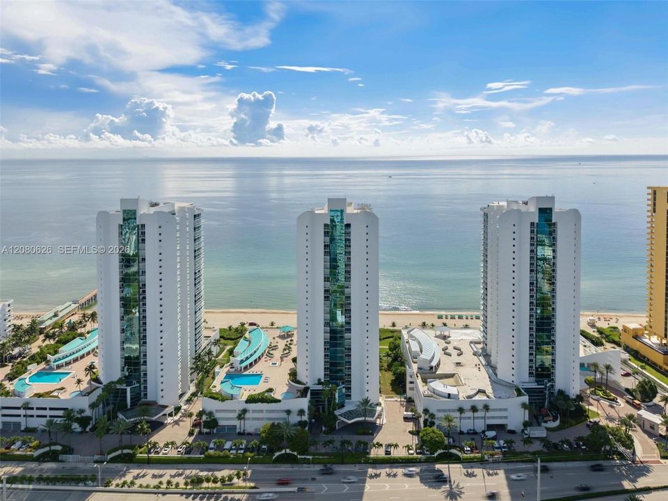 На продажу: $1,079,000 (2 спален, 2 ванн, 1760 Квадратных фут)