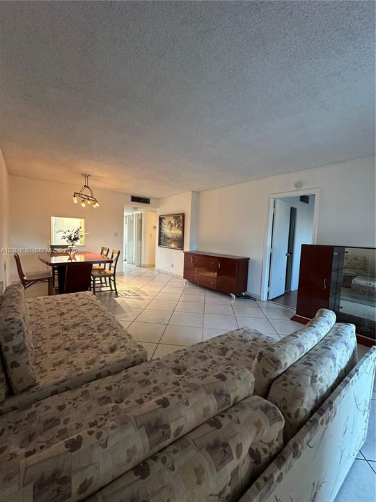 En Venta: $115,000 (2 camas, 2 baños, 880 Pies cuadrados)