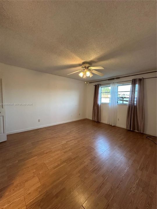 En Venta: $115,000 (2 camas, 2 baños, 880 Pies cuadrados)