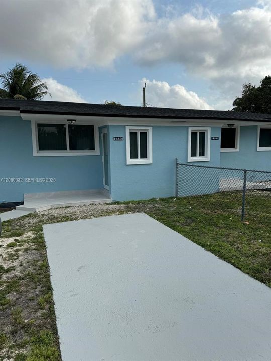 For Rent: $3,200 (3 beds, 2 baths, 1990 Square Feet)