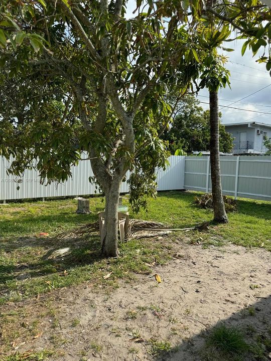 For Rent: $3,200 (3 beds, 2 baths, 1990 Square Feet)