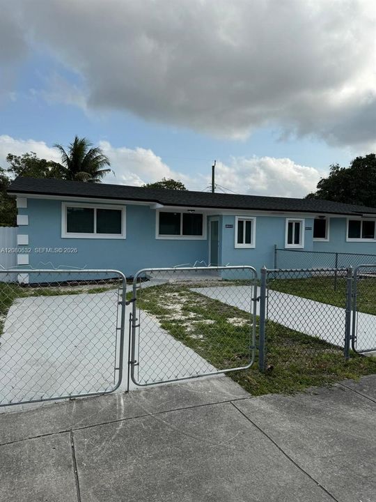 For Rent: $3,200 (3 beds, 2 baths, 1990 Square Feet)