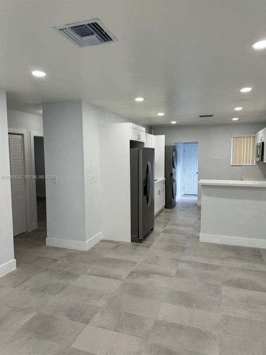 For Rent: $3,200 (3 beds, 2 baths, 1990 Square Feet)