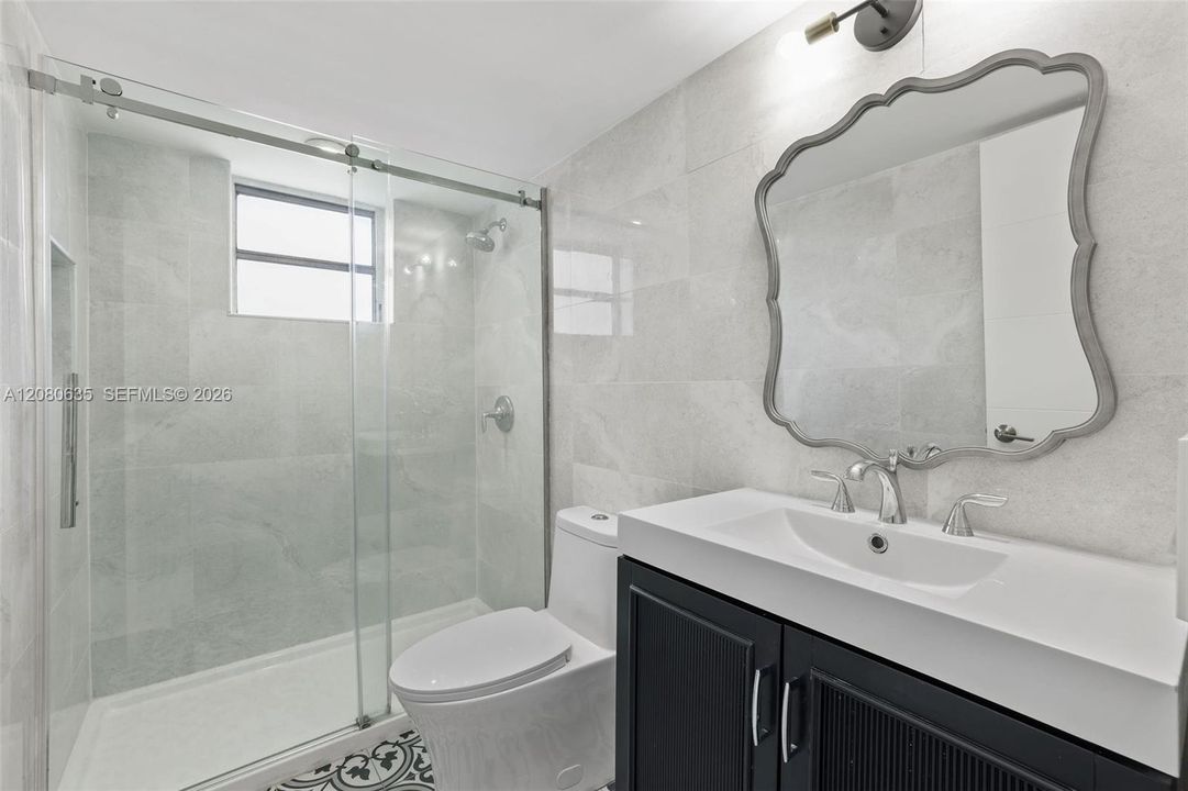 For Sale: $299,000 (1 beds, 1 baths, 638 Square Feet)