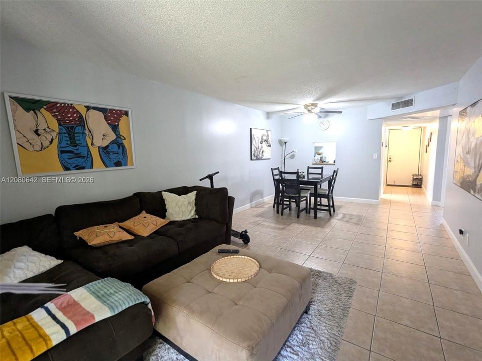 En Venta: $145,000 (2 camas, 2 baños, 949 Pies cuadrados)