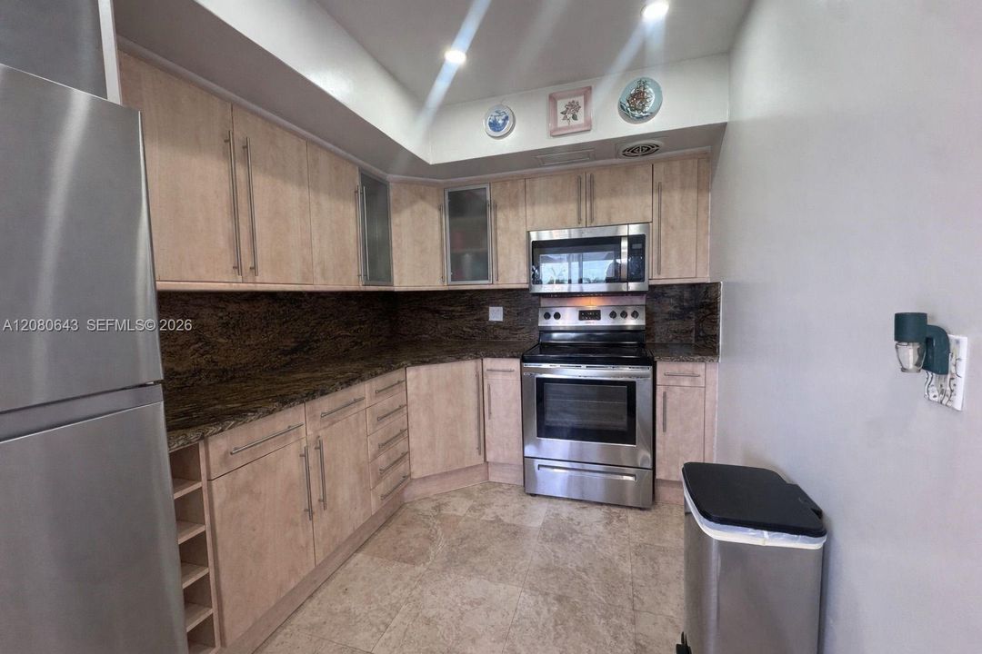 На продажу: $229,770 (2 спален, 1 ванн, 870 Квадратных фут)