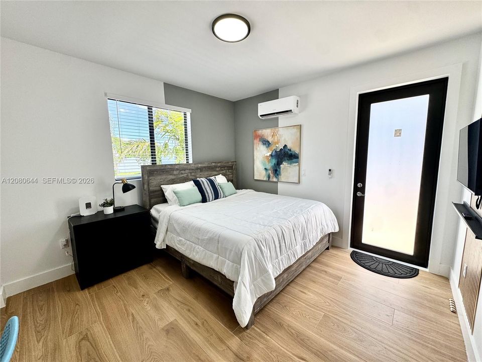 For Rent: $1,175 (1 beds, 1 baths, 210 Square Feet)