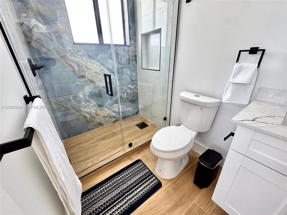 For Rent: $1,175 (1 beds, 1 baths, 210 Square Feet)