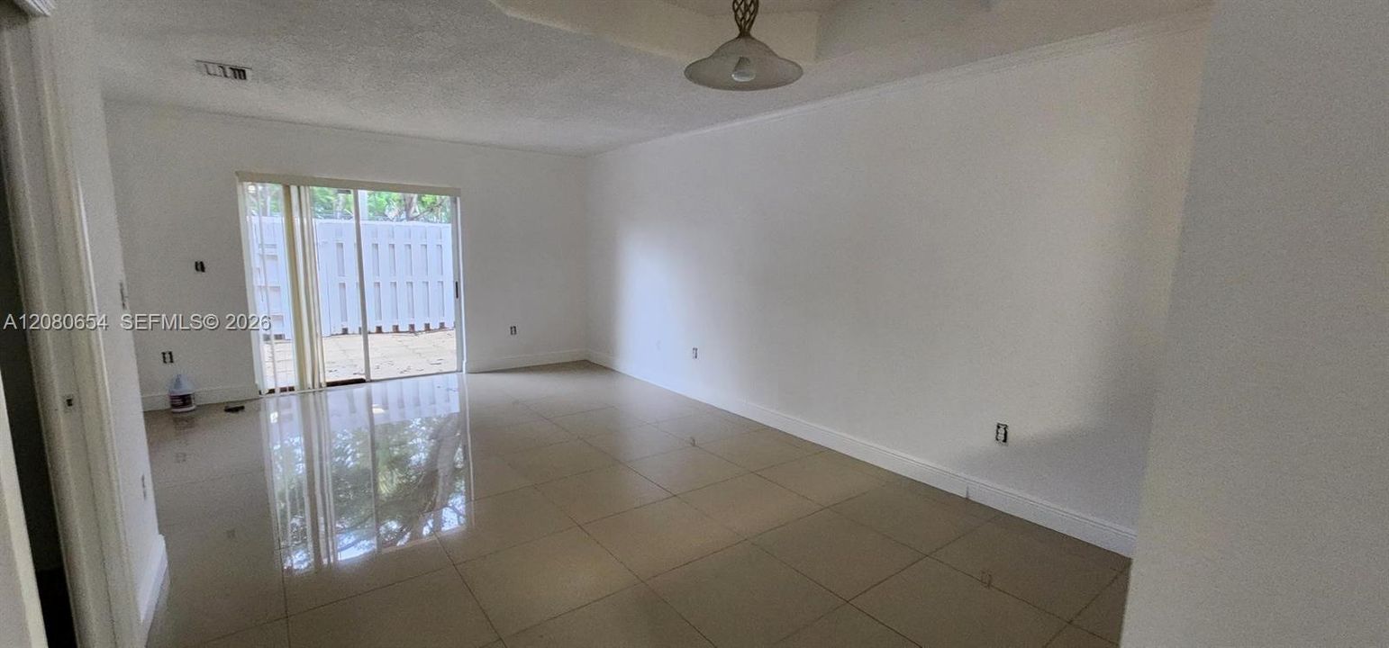 For Rent: $2,190 (2 beds, 2 baths, 976 Square Feet)