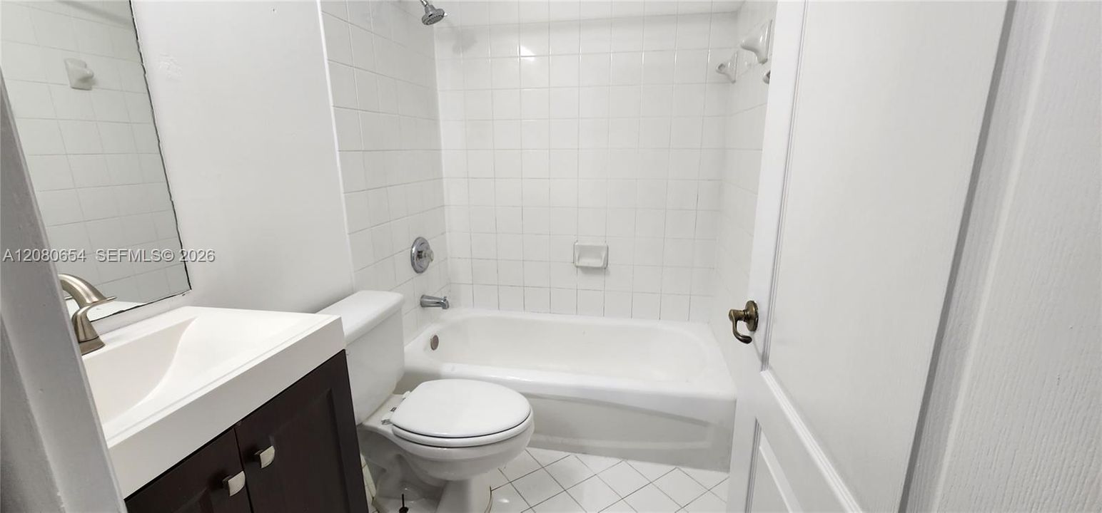 For Rent: $2,190 (2 beds, 2 baths, 976 Square Feet)