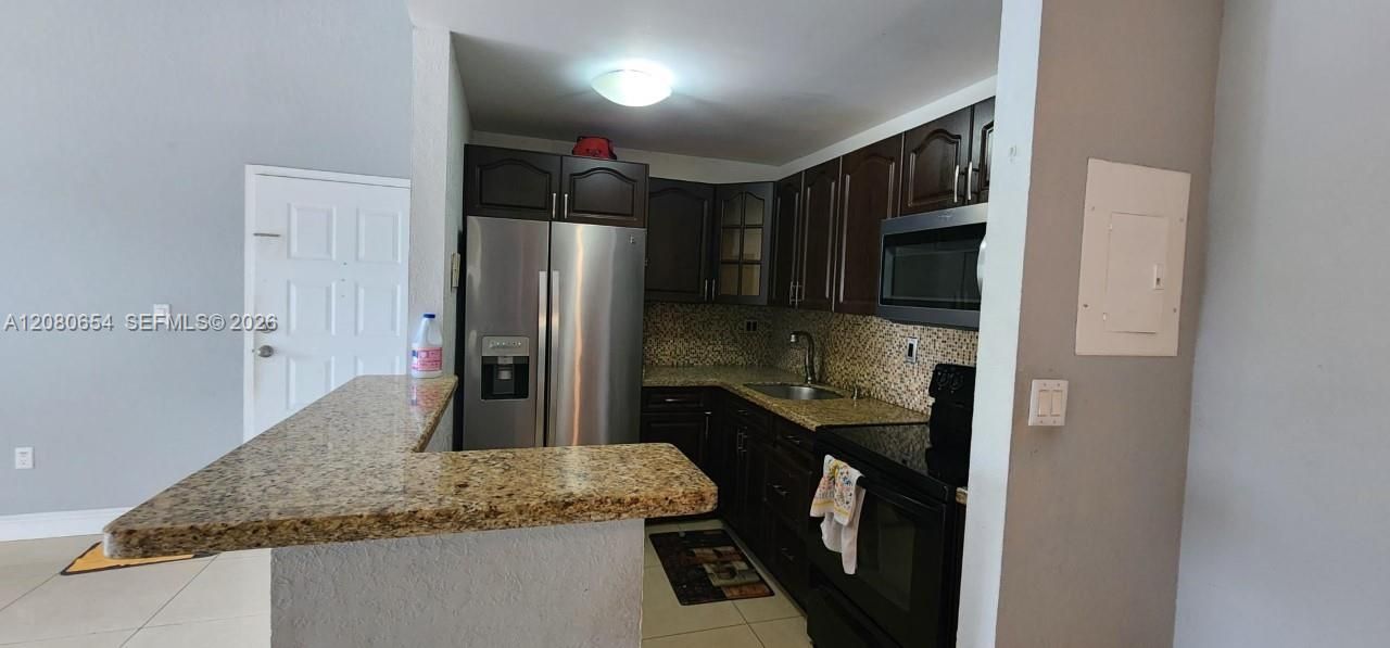 For Rent: $2,190 (2 beds, 2 baths, 976 Square Feet)