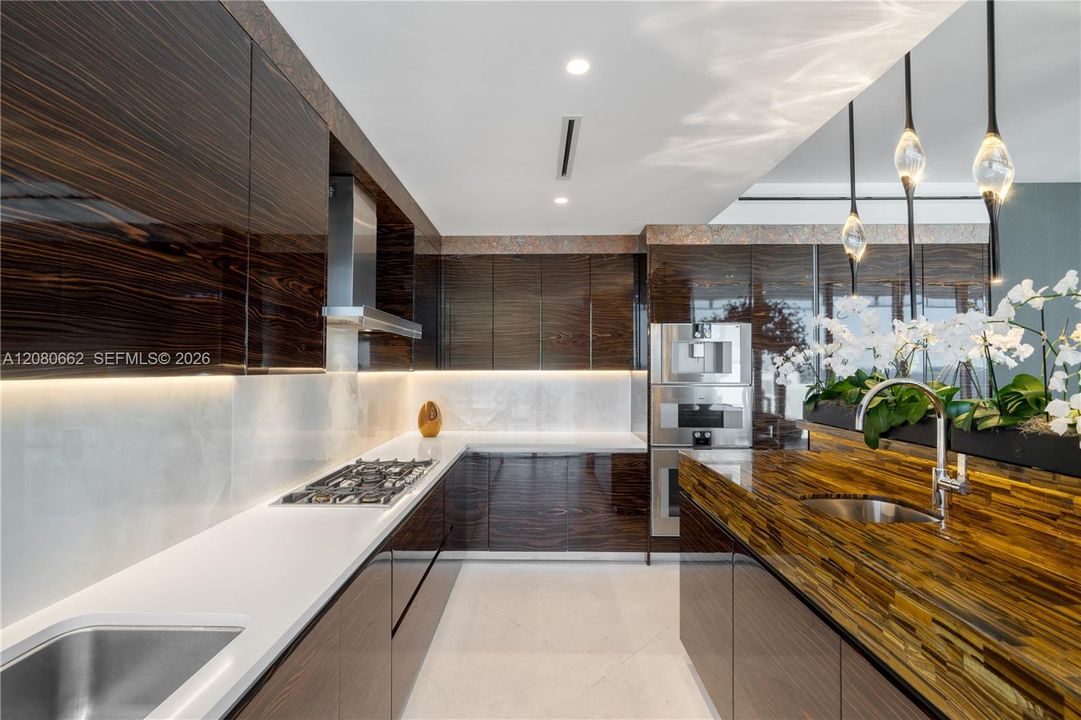 For Rent: $80,000 (3 beds, 3 baths, 3389 Square Feet)