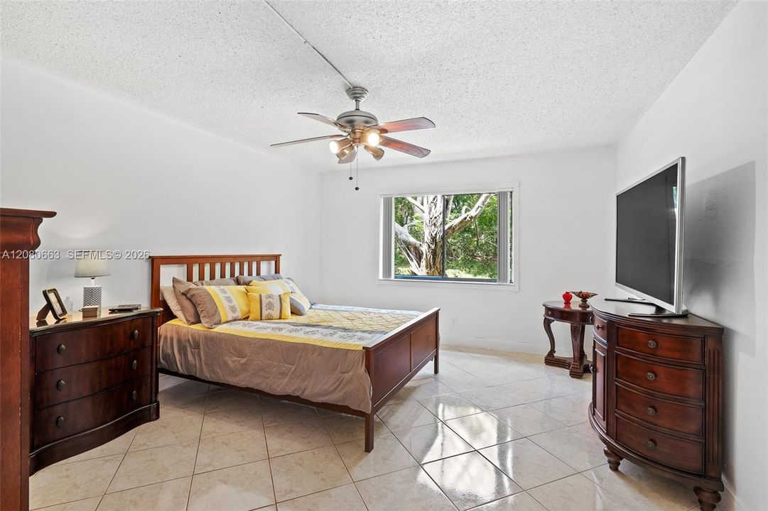 For Sale: $320,000 (2 beds, 2 baths, 1256 Square Feet)