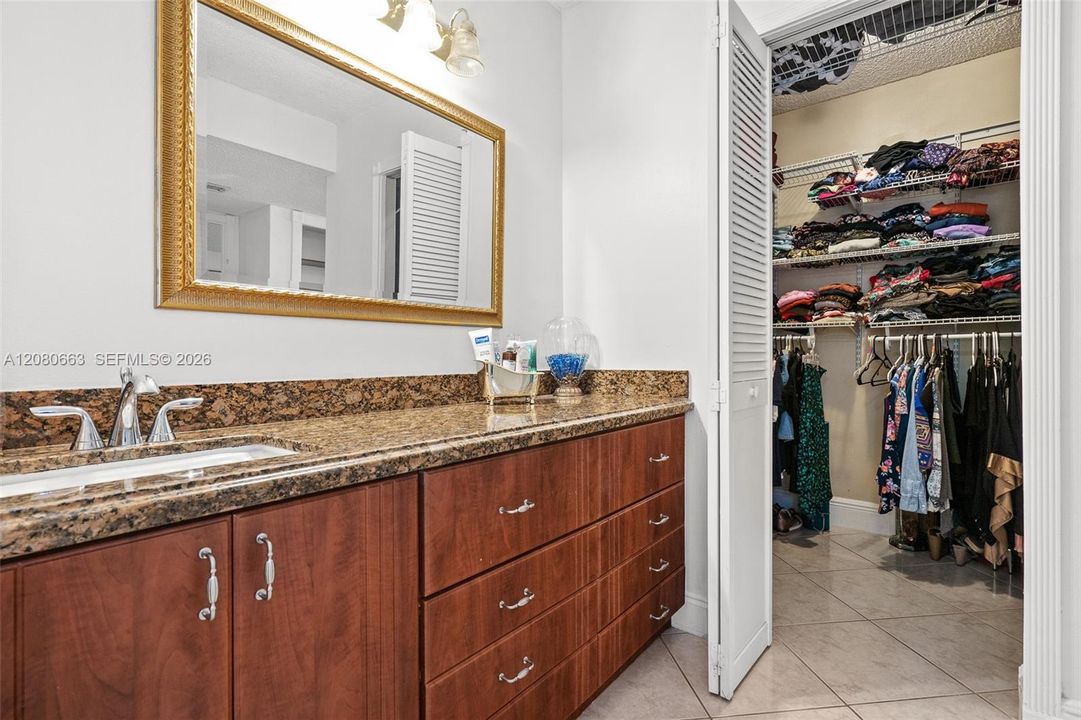 For Sale: $320,000 (2 beds, 2 baths, 1256 Square Feet)