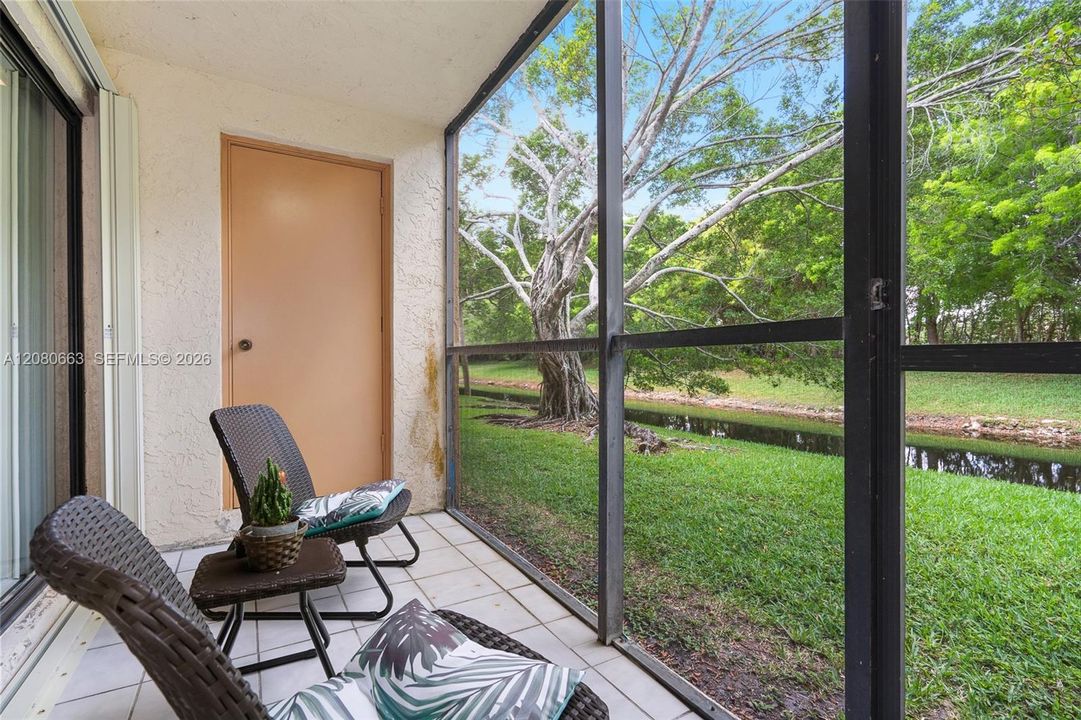 For Sale: $320,000 (2 beds, 2 baths, 1256 Square Feet)