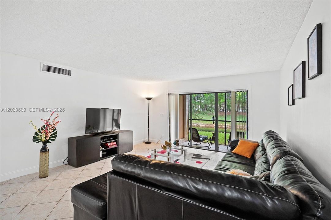 For Sale: $320,000 (2 beds, 2 baths, 1256 Square Feet)