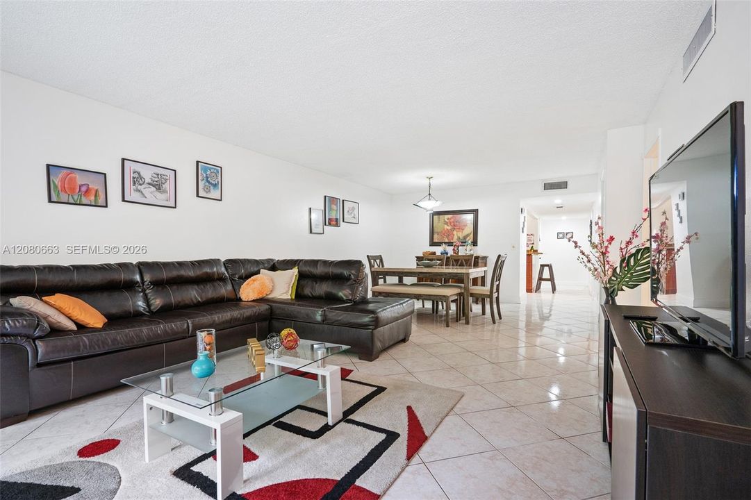 For Sale: $320,000 (2 beds, 2 baths, 1256 Square Feet)