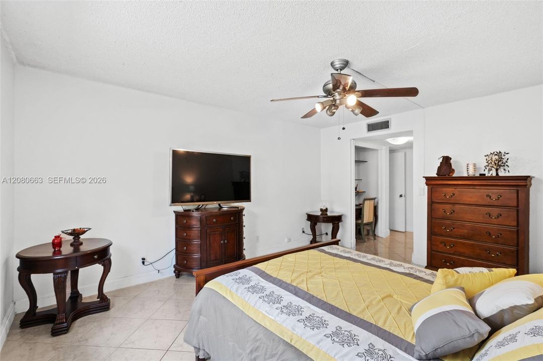 For Sale: $320,000 (2 beds, 2 baths, 1256 Square Feet)