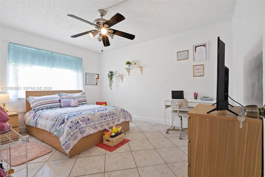 For Sale: $320,000 (2 beds, 2 baths, 1256 Square Feet)