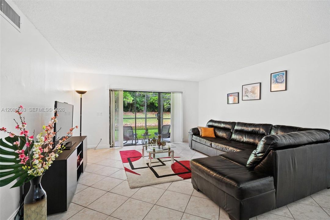 For Sale: $320,000 (2 beds, 2 baths, 1256 Square Feet)
