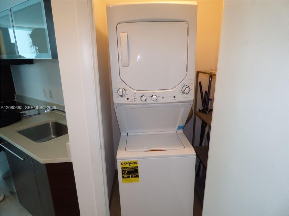 For Rent: $2,300 (0 beds, 1 baths, 594 Square Feet)