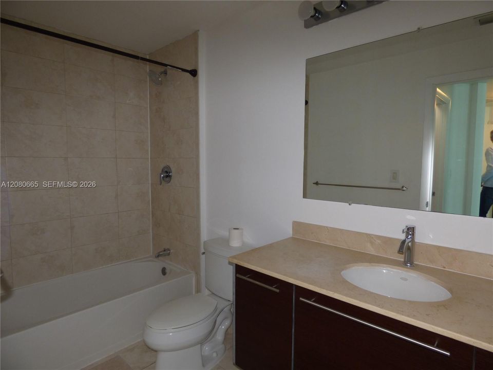 For Rent: $2,300 (0 beds, 1 baths, 594 Square Feet)