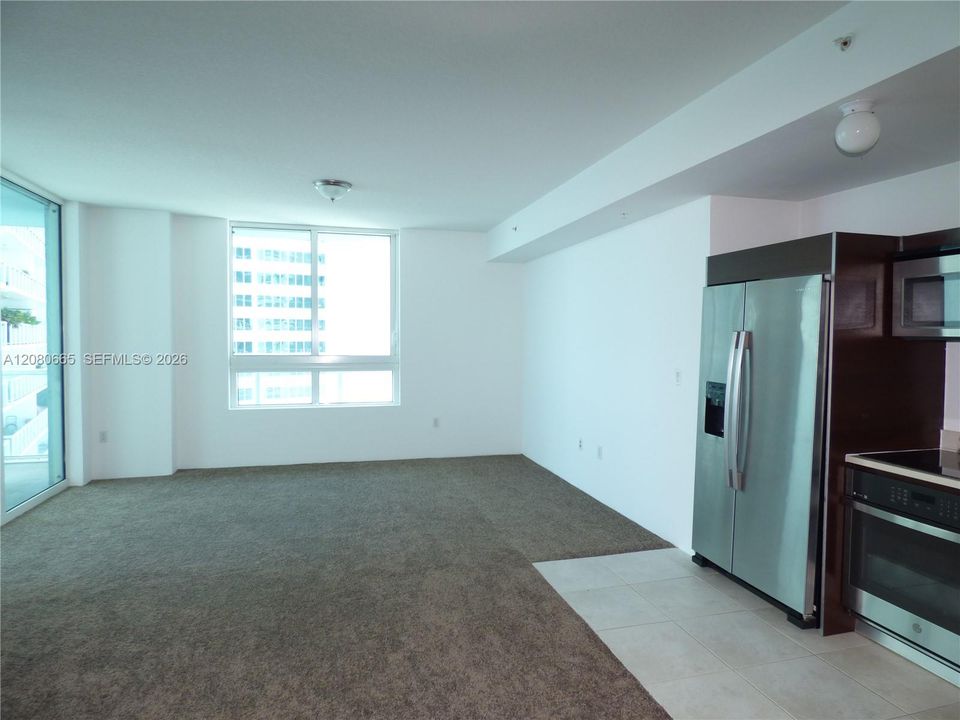For Rent: $2,300 (0 beds, 1 baths, 594 Square Feet)