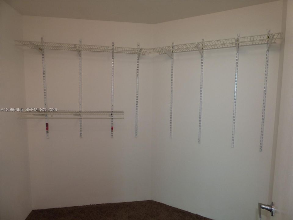 For Rent: $2,300 (0 beds, 1 baths, 594 Square Feet)