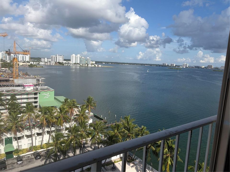 For Rent: $2,550 (1 beds, 1 baths, 940 Square Feet)