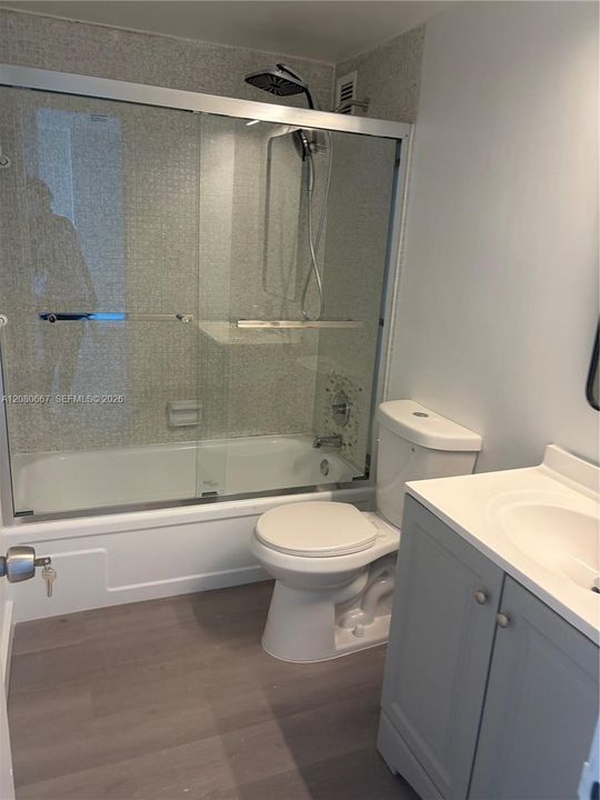 For Rent: $2,550 (1 beds, 1 baths, 940 Square Feet)