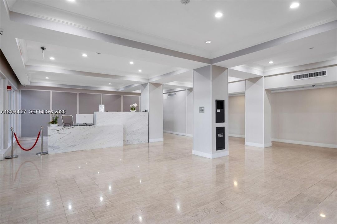 For Rent: $2,550 (1 beds, 1 baths, 940 Square Feet)