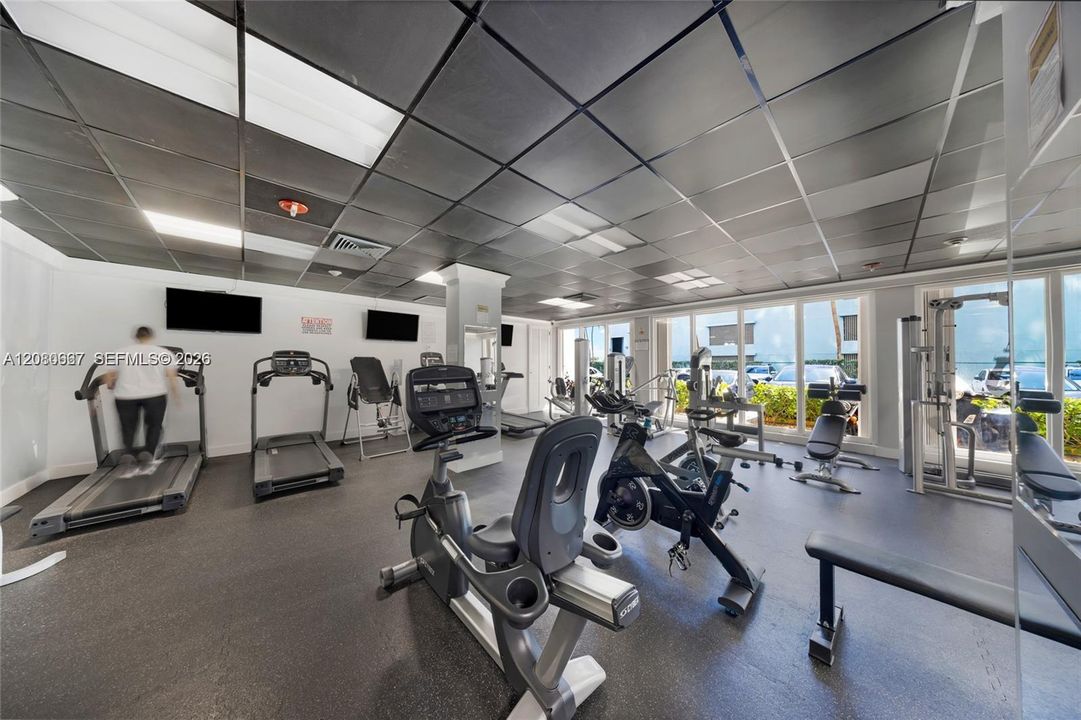 For Rent: $2,550 (1 beds, 1 baths, 940 Square Feet)