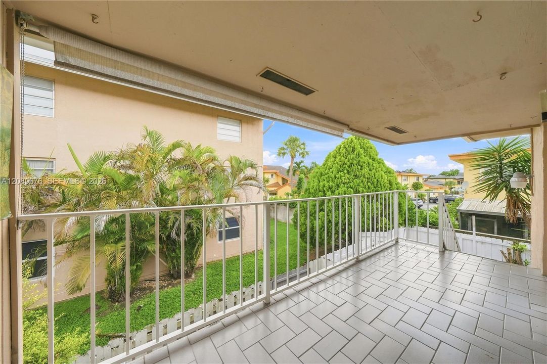For Rent: $2,350 (2 beds, 2 baths, 1000 Square Feet)