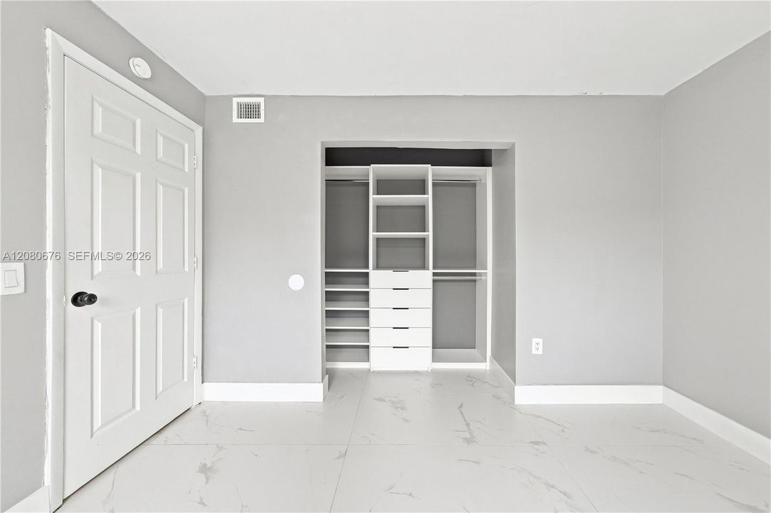 For Rent: $2,350 (2 beds, 2 baths, 1000 Square Feet)