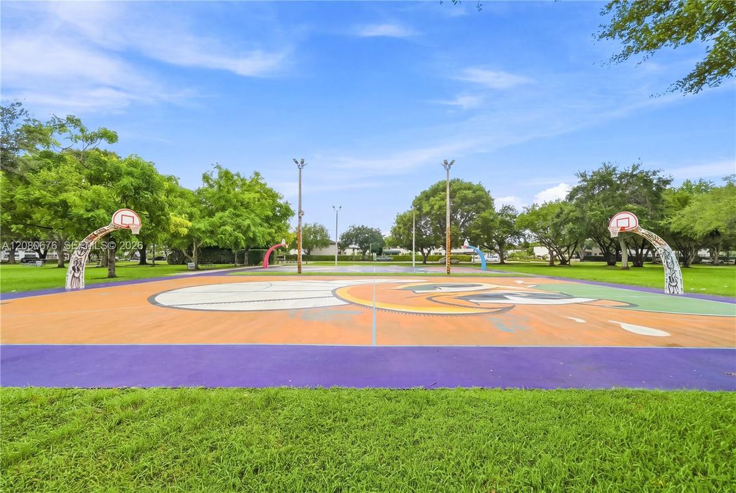 For Rent: $2,350 (2 beds, 2 baths, 1000 Square Feet)