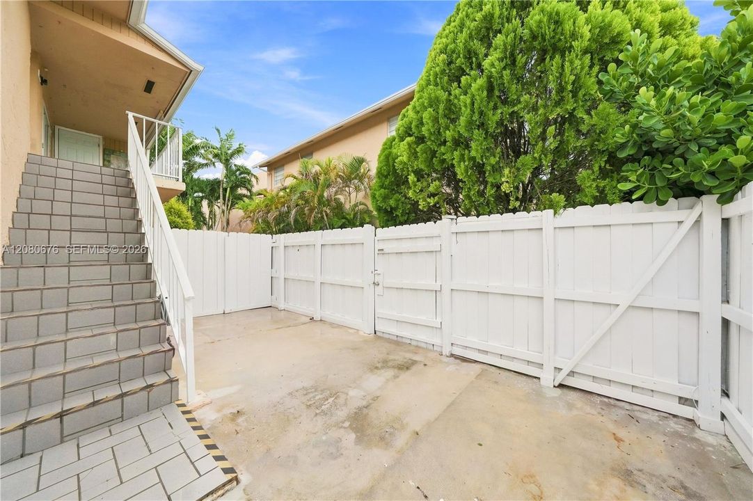 For Rent: $2,350 (2 beds, 2 baths, 1000 Square Feet)
