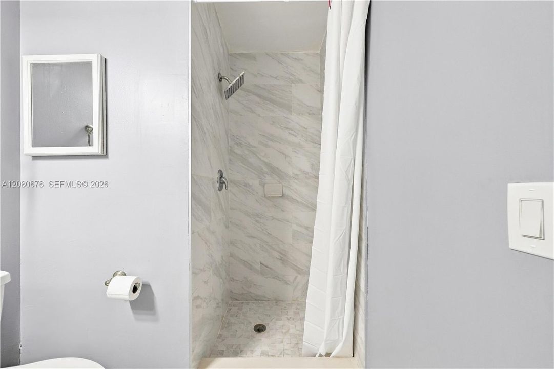 For Rent: $2,350 (2 beds, 2 baths, 1000 Square Feet)