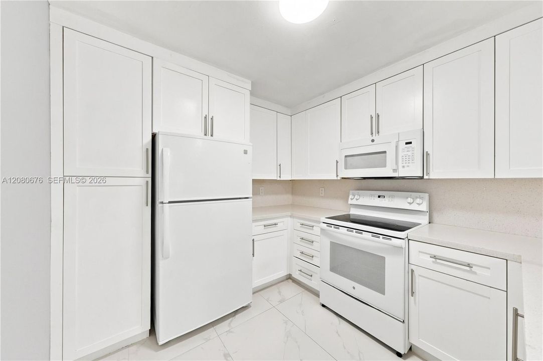 For Rent: $2,350 (2 beds, 2 baths, 1000 Square Feet)