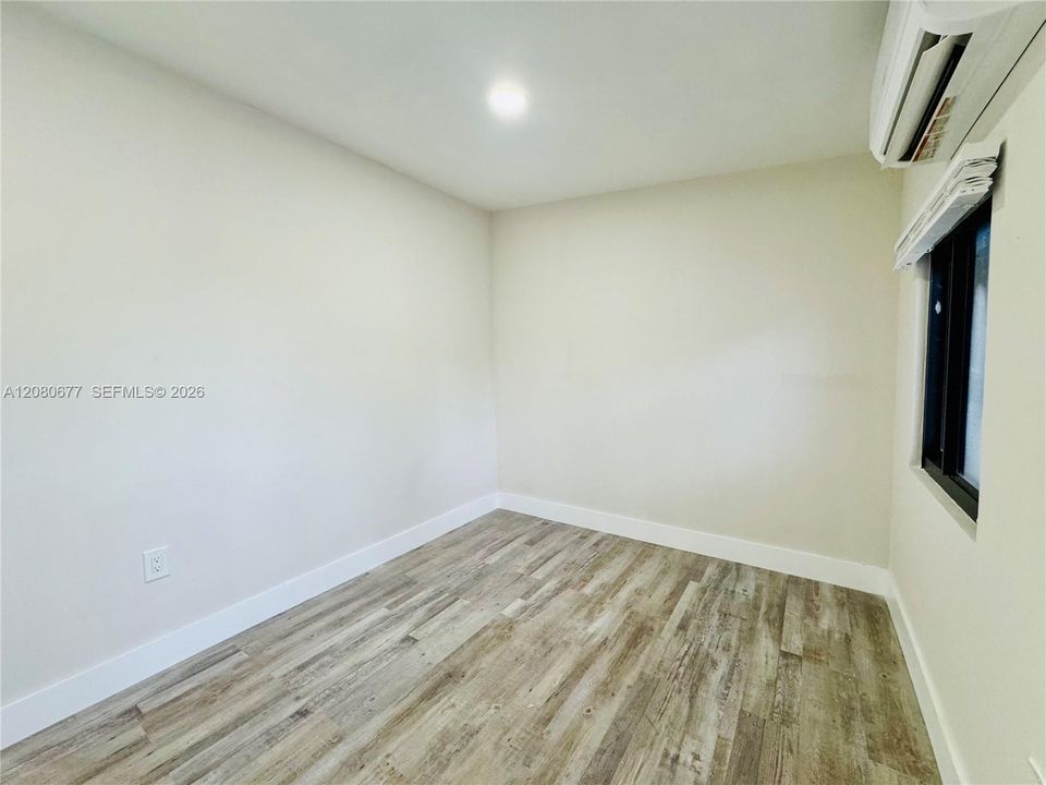 For Rent: $1,150 (0 beds, 1 baths, 1781 Square Feet)