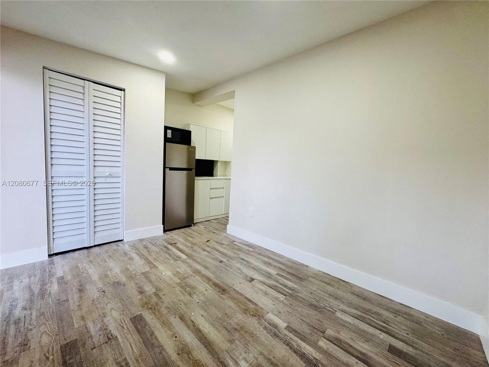 For Rent: $1,150 (0 beds, 1 baths, 1781 Square Feet)