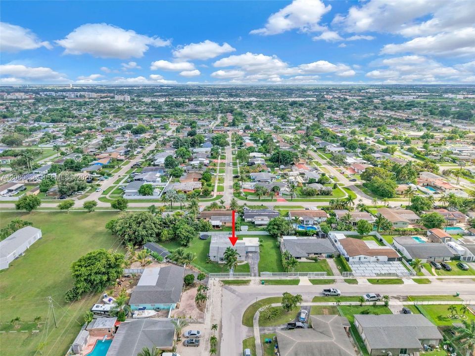 For Sale: $599,900 (4 beds, 2 baths, 1922 Square Feet)