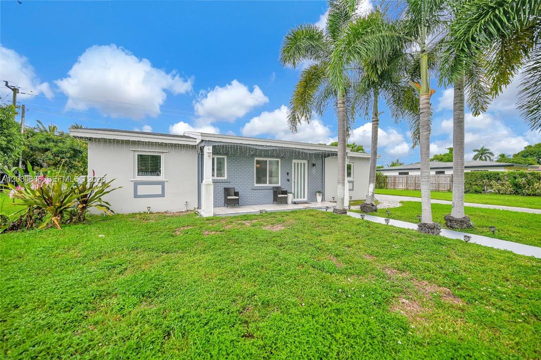 For Sale: $599,900 (4 beds, 2 baths, 1922 Square Feet)