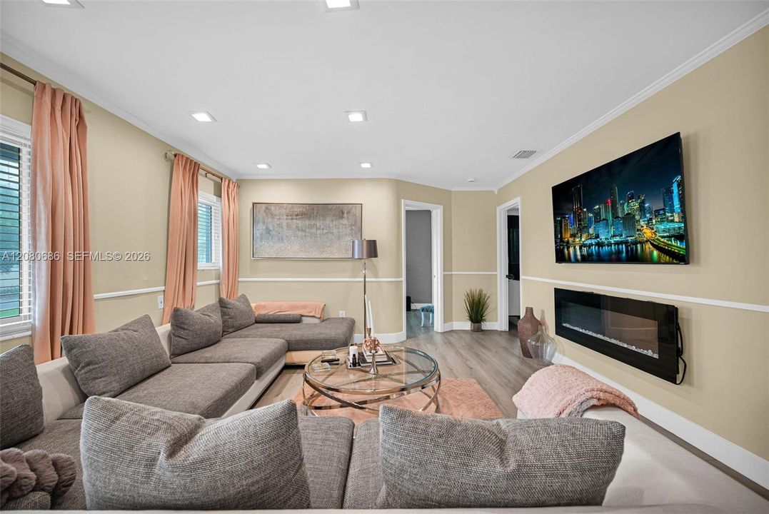 For Sale: $599,900 (4 beds, 2 baths, 1922 Square Feet)