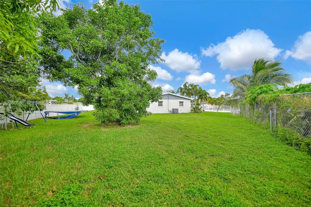 For Sale: $599,900 (4 beds, 2 baths, 1922 Square Feet)