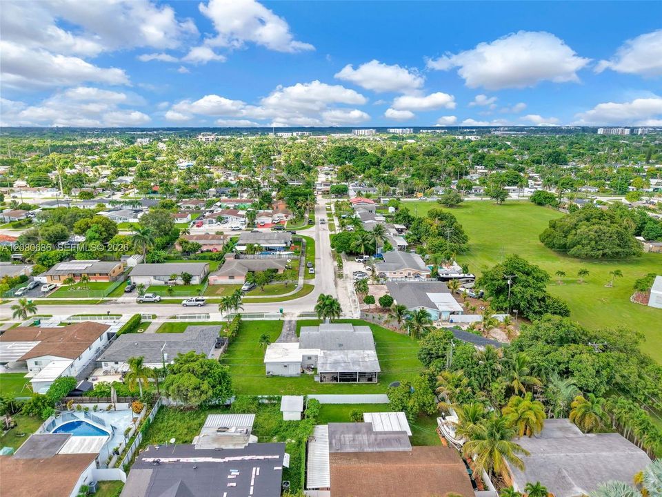 For Sale: $599,900 (4 beds, 2 baths, 1922 Square Feet)