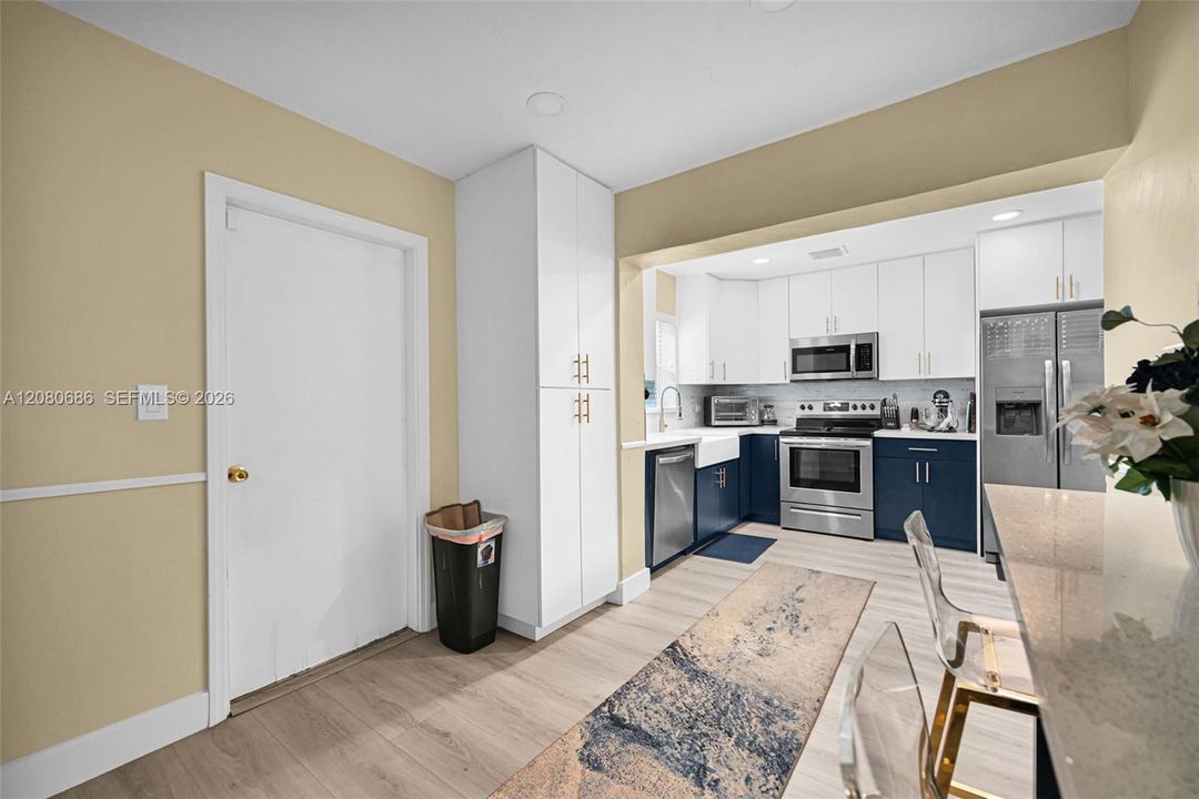 For Sale: $599,900 (4 beds, 2 baths, 1922 Square Feet)
