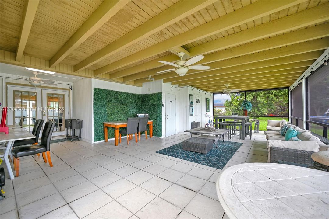 For Sale: $599,900 (4 beds, 2 baths, 1922 Square Feet)