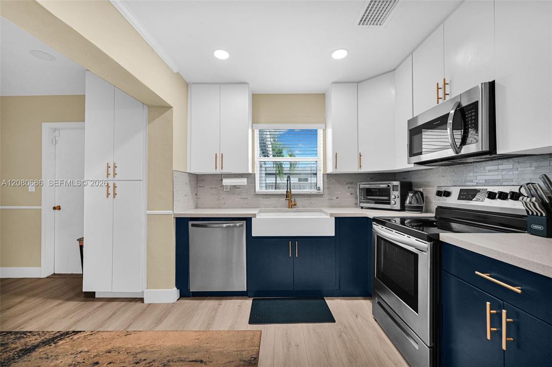 For Sale: $599,900 (4 beds, 2 baths, 1922 Square Feet)