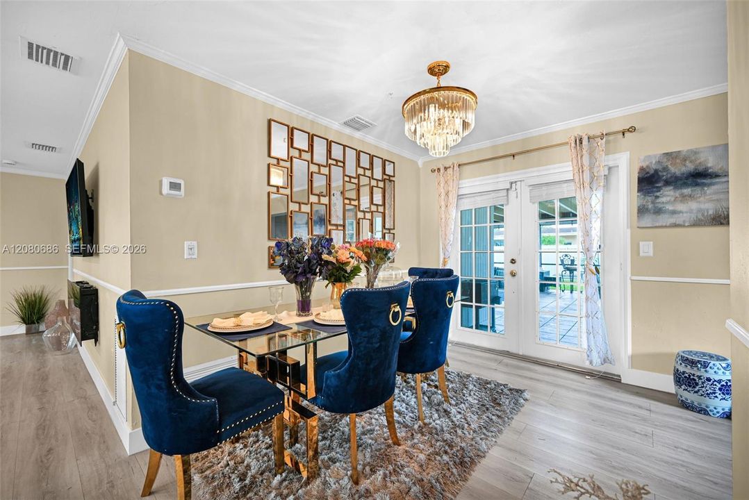 For Sale: $599,900 (4 beds, 2 baths, 1922 Square Feet)